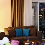 City View Apartment By Lake